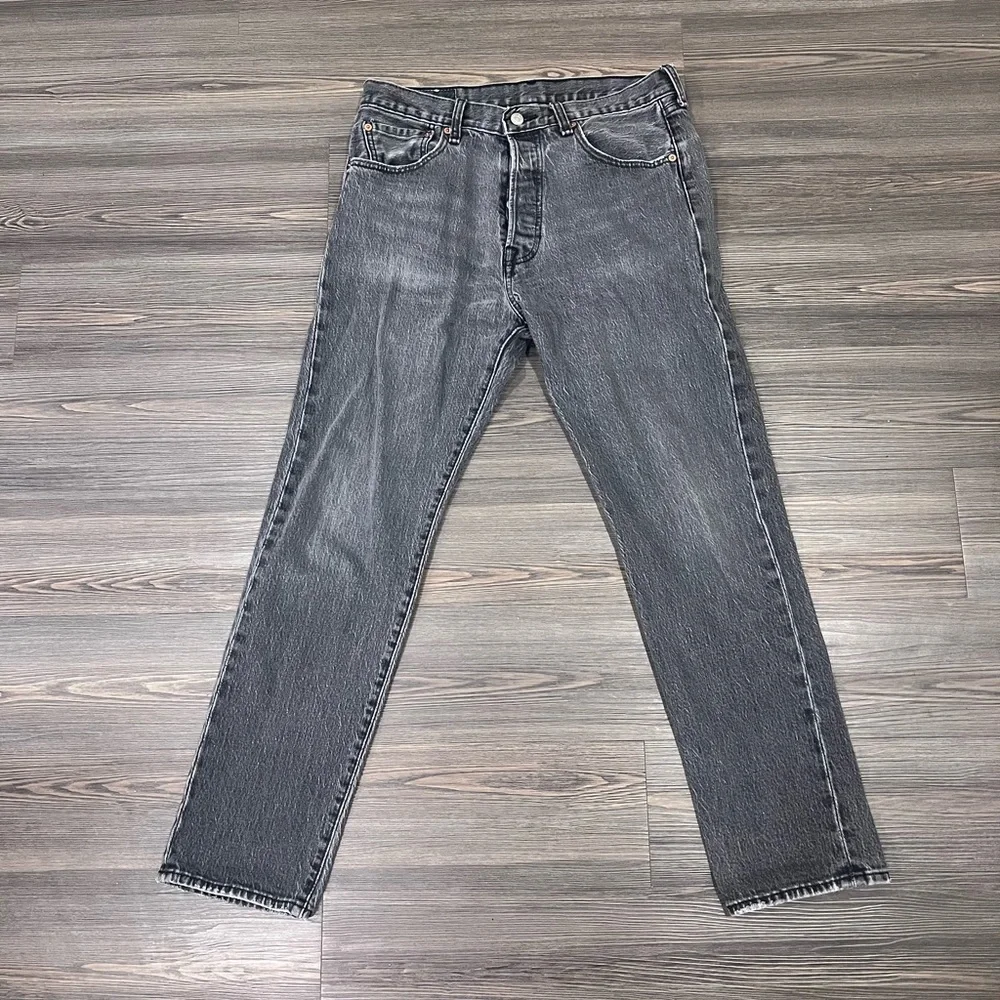 Levi’s - Picture 2 of 3